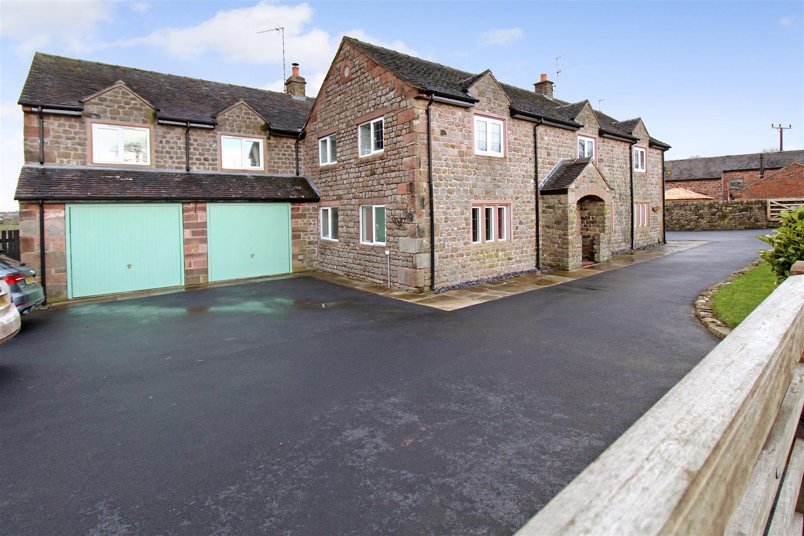 5 bed property in Park Lane, Stoke-On-Trent